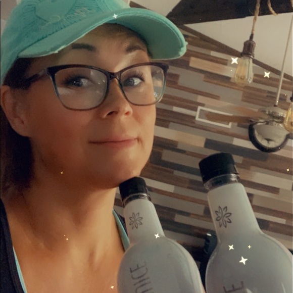 Meet your Posher, Tara - Picture 4 of 4